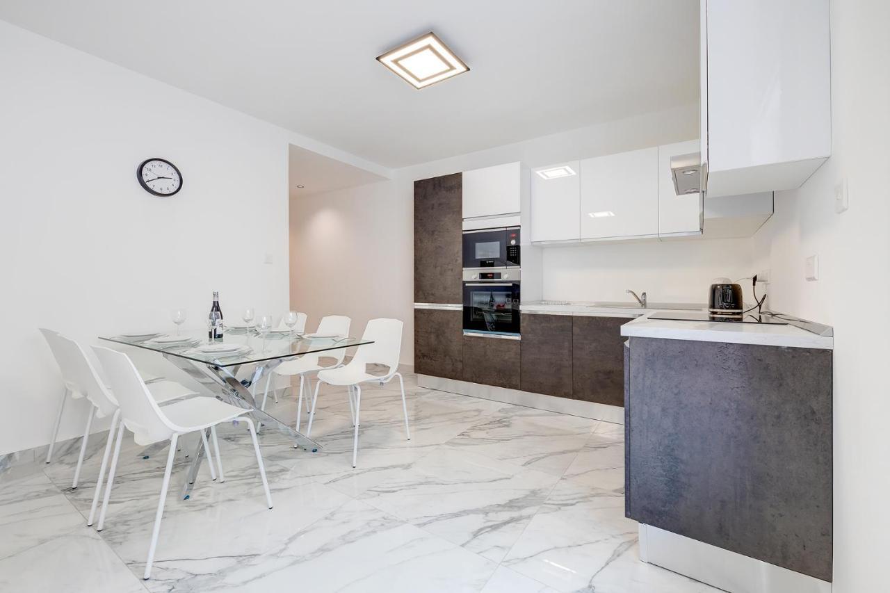 Cosy Apartment Steps To St George'S Bay San Giuliano Esterno foto
