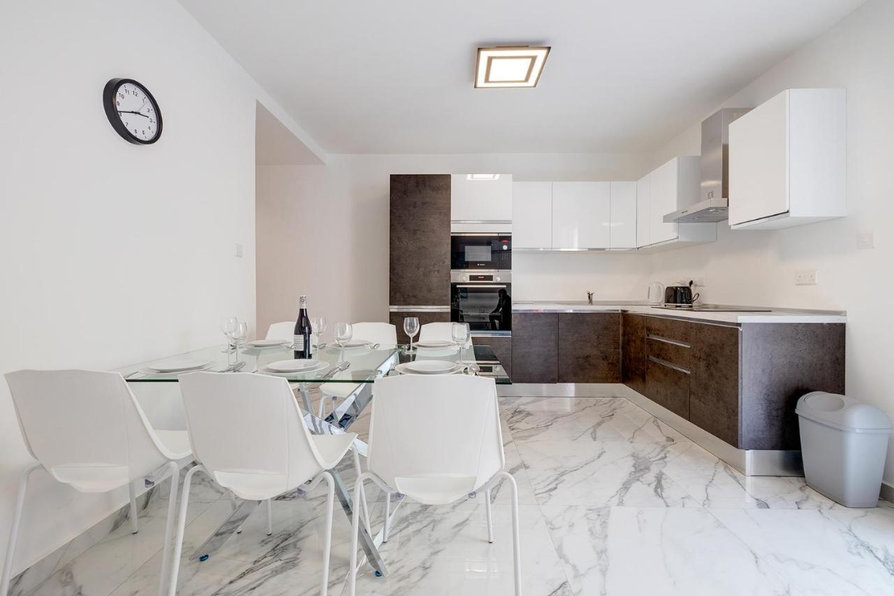 Cosy Apartment Steps To St George'S Bay San Giuliano Esterno foto
